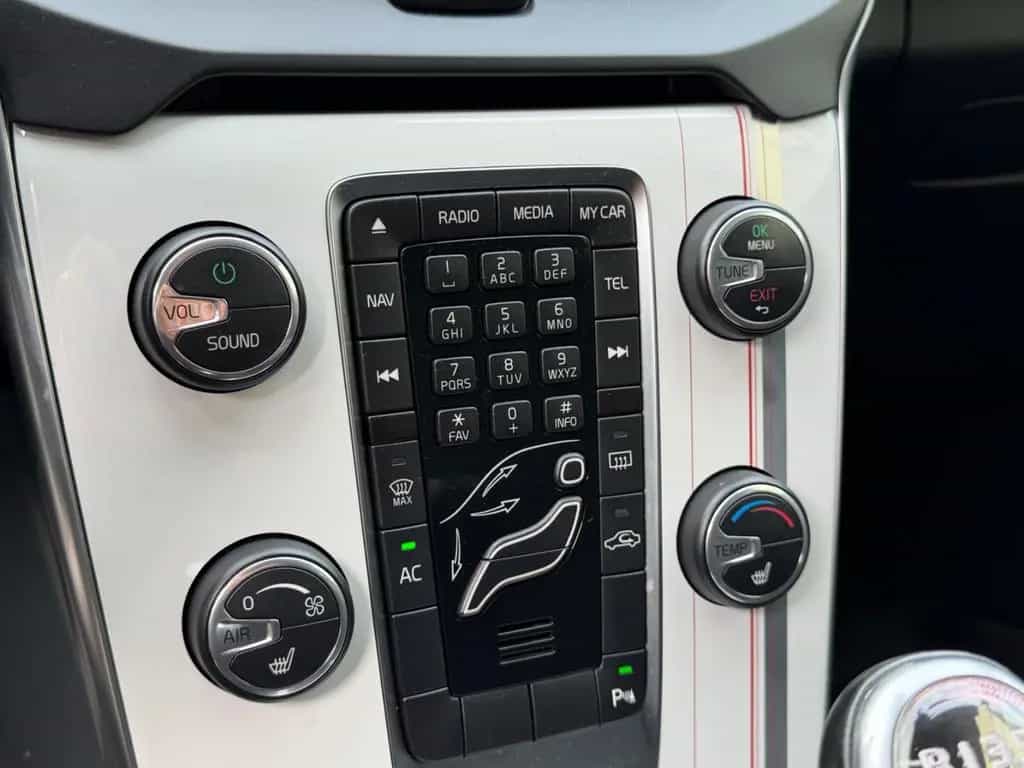 Volvo V40 T2 1.6 Bi-Xenon Navi Keyless Tempomat SHZ 03/2014-photo-25
