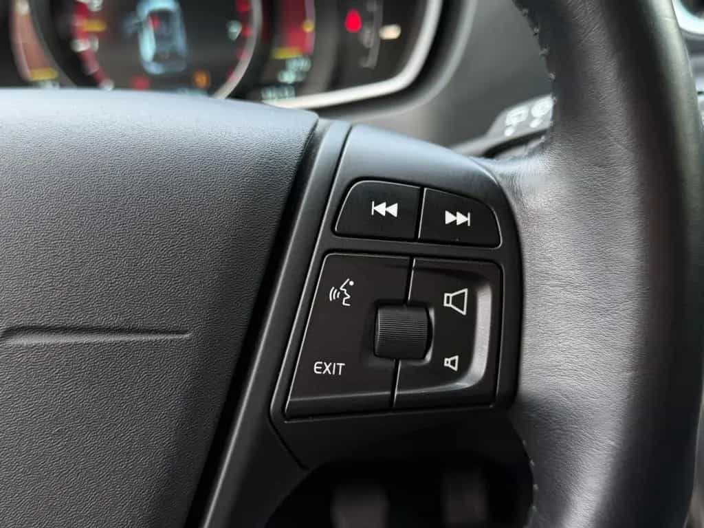 Volvo V40 T2 1.6 Bi-Xenon Navi Keyless Tempomat SHZ 03/2014-photo-26