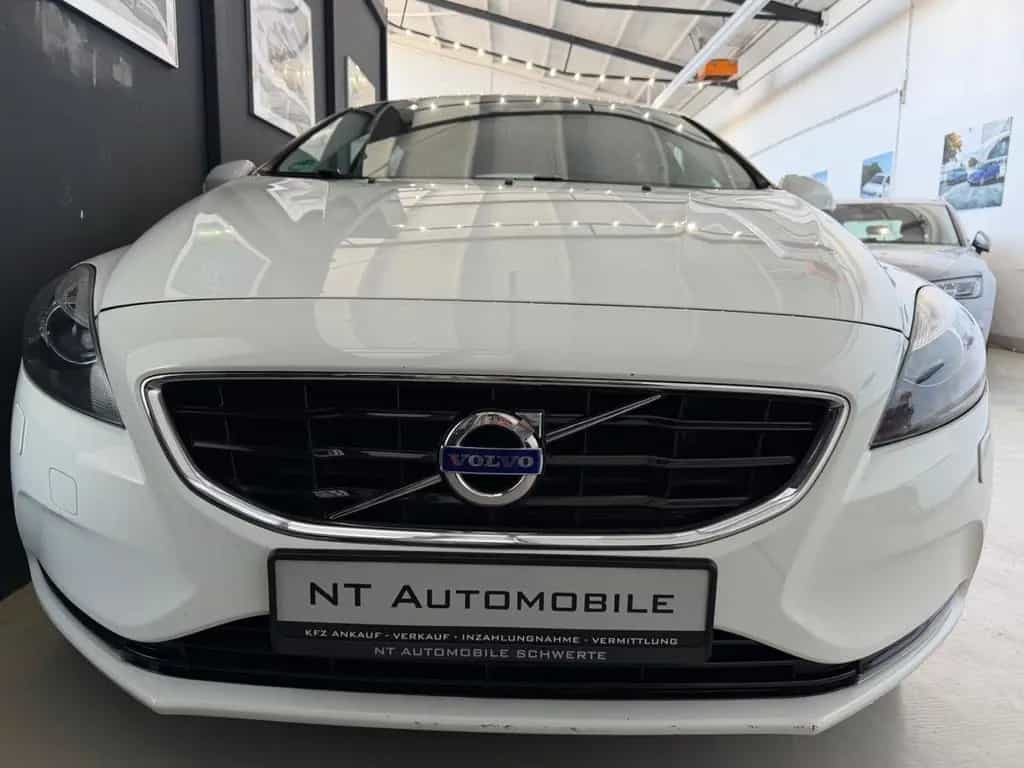 Volvo V40 T2 1.6 Bi-Xenon Navi Keyless Tempomat SHZ 03/2014-photo-3
