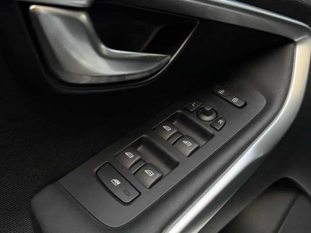 Volvo V40 T2 1.6 Bi-Xenon Navi Keyless Tempomat SHZ 03/2014-photo-30
