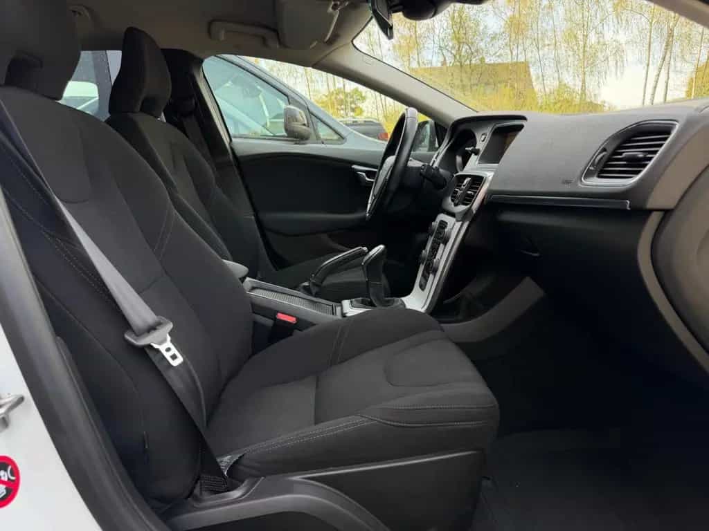 Volvo V40 T2 1.6 Bi-Xenon Navi Keyless Tempomat SHZ 03/2014-photo-33