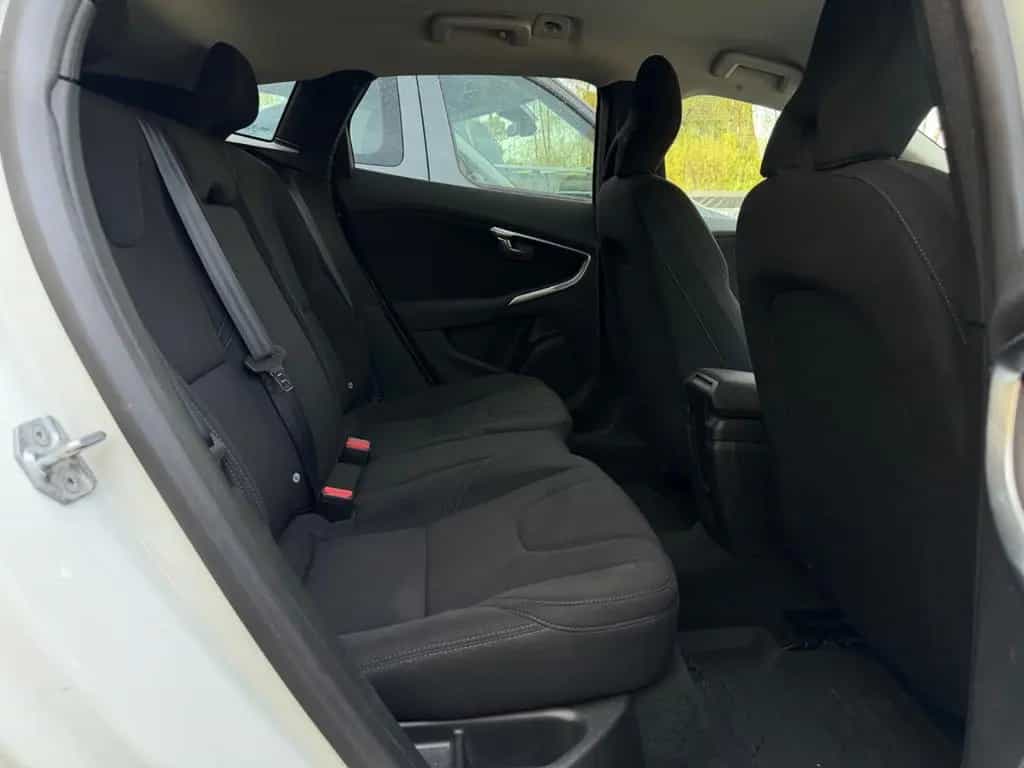 Volvo V40 T2 1.6 Bi-Xenon Navi Keyless Tempomat SHZ 03/2014-photo-34