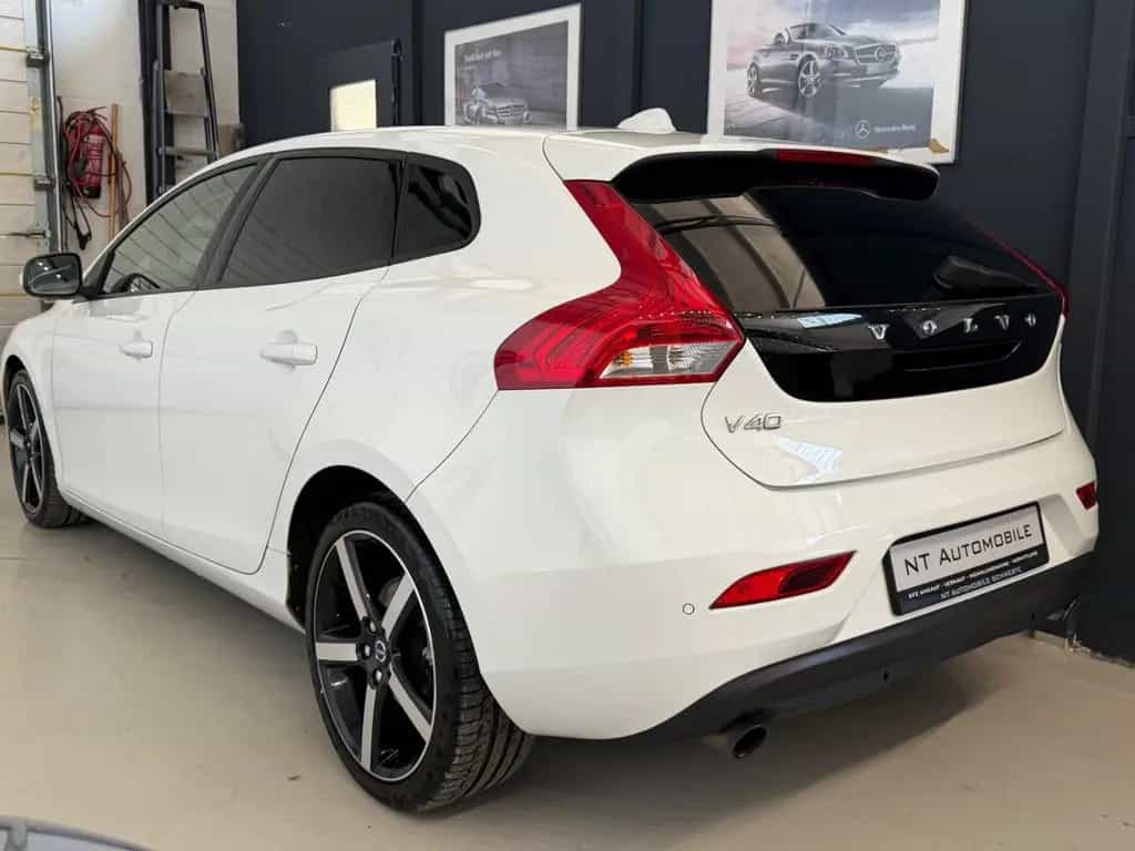 Volvo V40 T2 1.6 Bi-Xenon Navi Keyless Tempomat SHZ 03/2014-photo-4