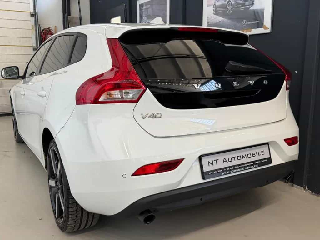 Volvo V40 T2 1.6 Bi-Xenon Navi Keyless Tempomat SHZ 03/2014-photo-5