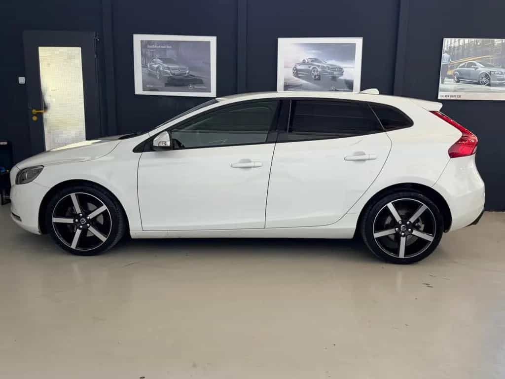 Volvo V40 T2 1.6 Bi-Xenon Navi Keyless Tempomat SHZ 03/2014-photo-6