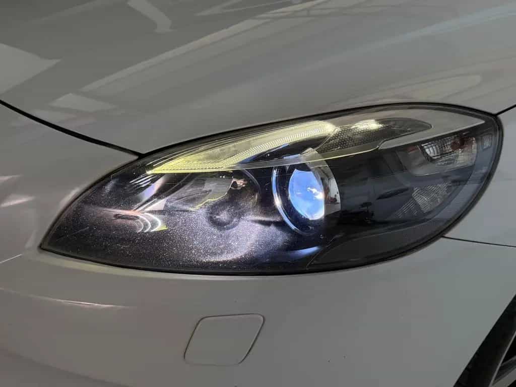 Volvo V40 T2 1.6 Bi-Xenon Navi Keyless Tempomat SHZ 03/2014-photo-9