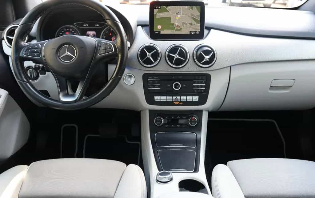 Mercedes-Benz B-Class 220 4Matic Urb. Style Edit. Pano Spur AHK Me 11/2018-photo-13
