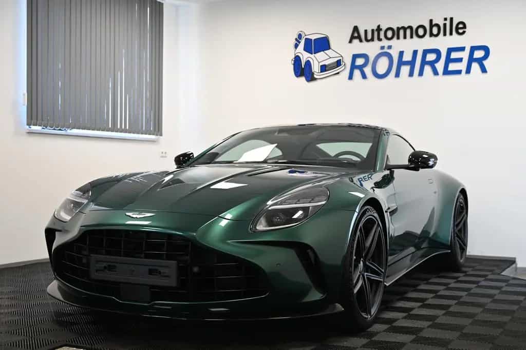 Aston Martin V8 Vantage Coupe / Malachite Green / Carbon 03/2026-photo-0