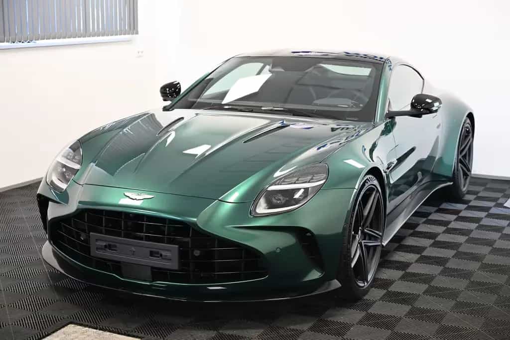 Aston Martin V8 Vantage Coupe / Malachite Green / Carbon 03/2026-photo-1
