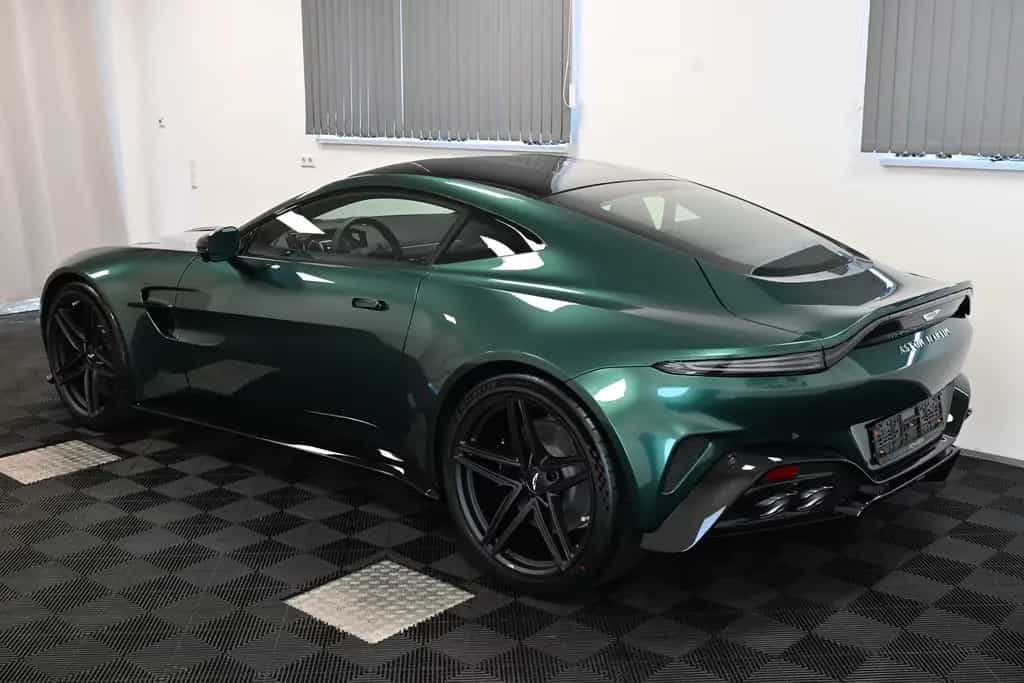Aston Martin V8 Vantage Coupe / Malachite Green / Carbon 03/2026-photo-15