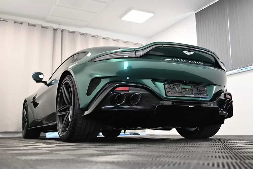 Aston Martin V8 Vantage Coupe / Malachite Green / Carbon 03/2026-photo-18