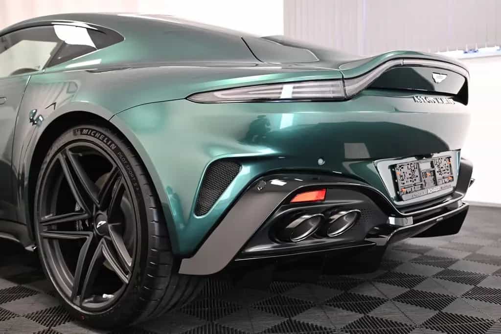 Aston Martin V8 Vantage Coupe / Malachite Green / Carbon 03/2026-photo-19