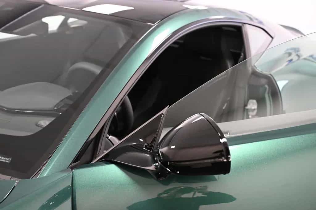 Aston Martin V8 Vantage Coupe / Malachite Green / Carbon 03/2026-photo-29