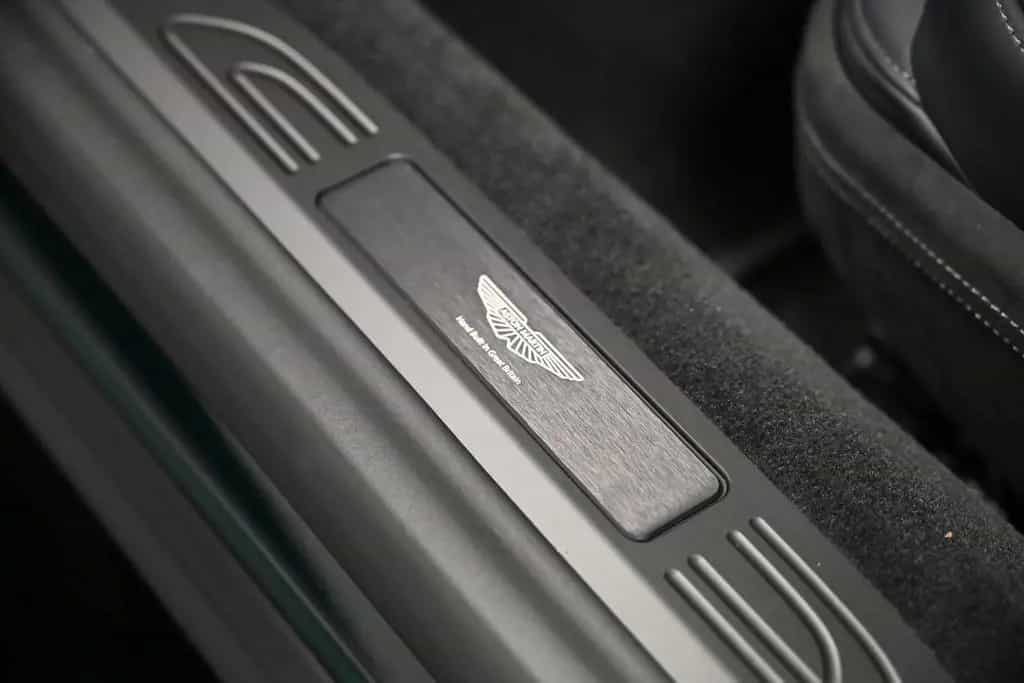Aston Martin V8 Vantage Coupe / Malachite Green / Carbon 03/2026-photo-33