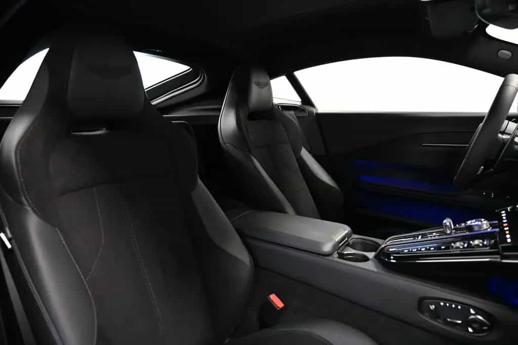 Aston Martin V8 Vantage Coupe / Malachite Green / Carbon 03/2026-photo-36