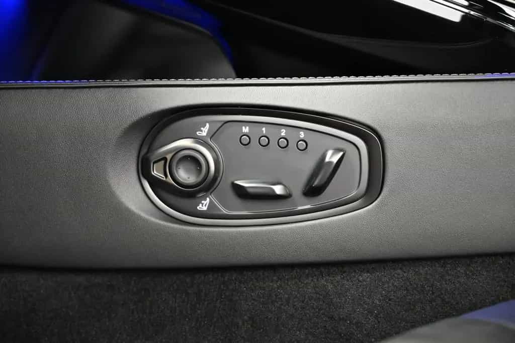 Aston Martin V8 Vantage Coupe / Malachite Green / Carbon 03/2026-photo-41