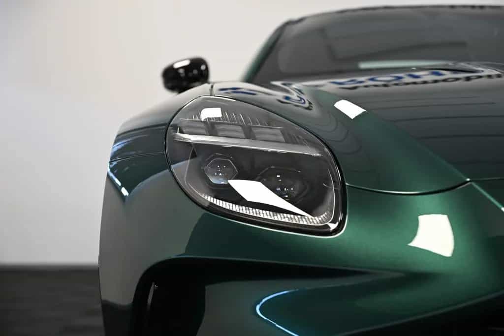Aston Martin V8 Vantage Coupe / Malachite Green / Carbon 03/2026-photo-7