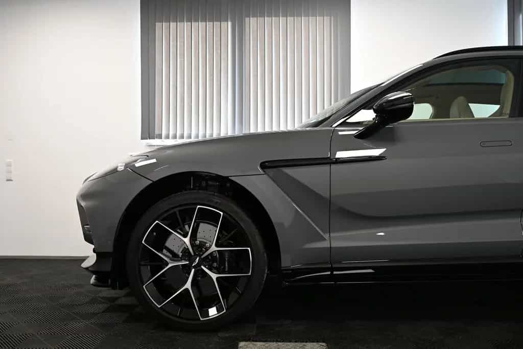 Aston Martin DBX 707 / China Grey / Sandstorm / 23 Zoll / New 04/2026-photo-12
