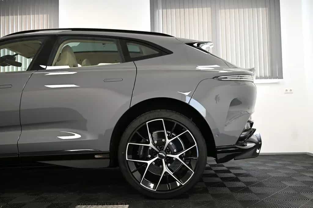 Aston Martin DBX 707 / China Grey / Sandstorm / 23 Zoll / New 04/2026-photo-13