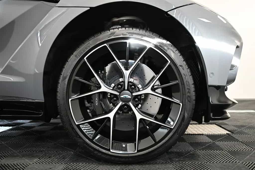 Aston Martin DBX 707 / China Grey / Sandstorm / 23 Zoll / New 04/2026-photo-22