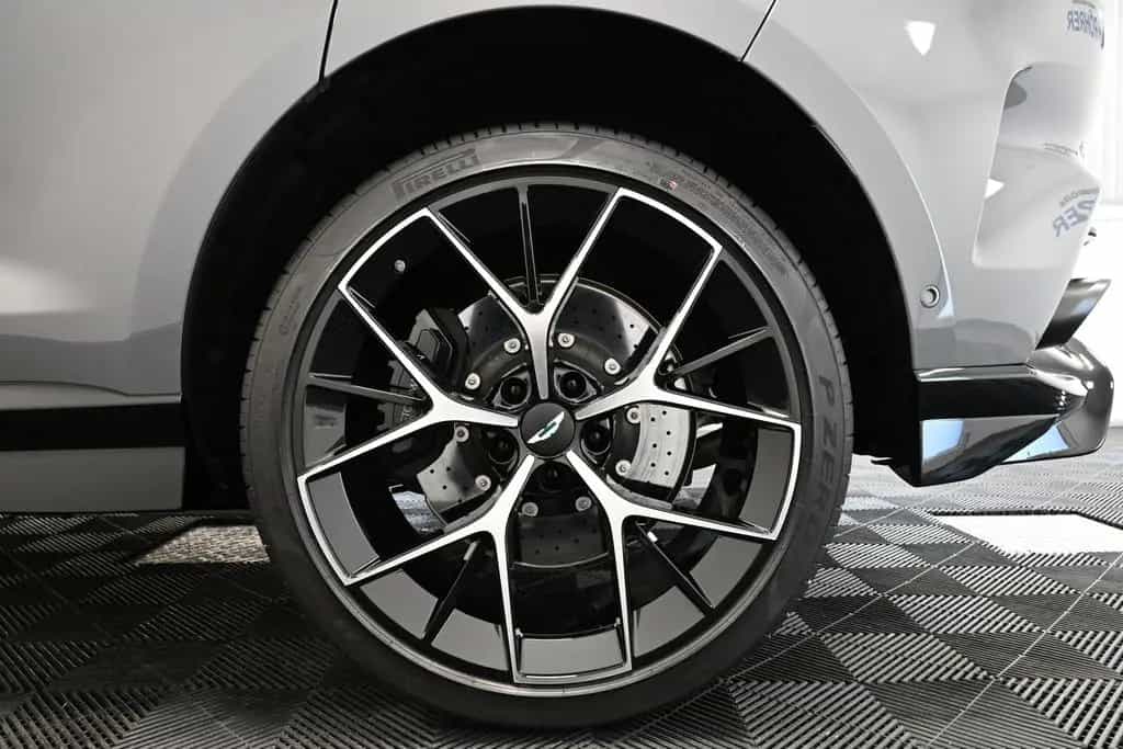 Aston Martin DBX 707 / China Grey / Sandstorm / 23 Zoll / New 04/2026-photo-23