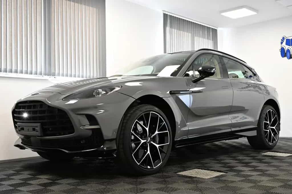 Aston Martin DBX 707 / China Grey / Sandstorm / 23 Zoll / New 04/2026-photo-3