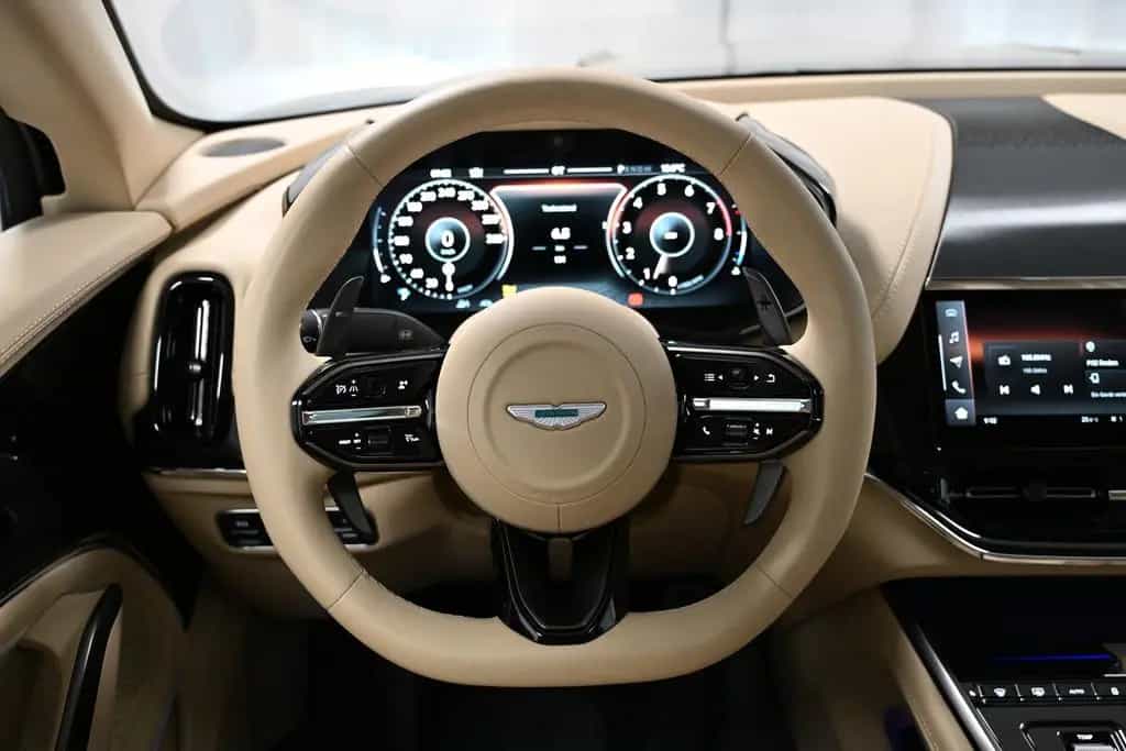 Aston Martin DBX 707 / China Grey / Sandstorm / 23 Zoll / New 04/2026-photo-31