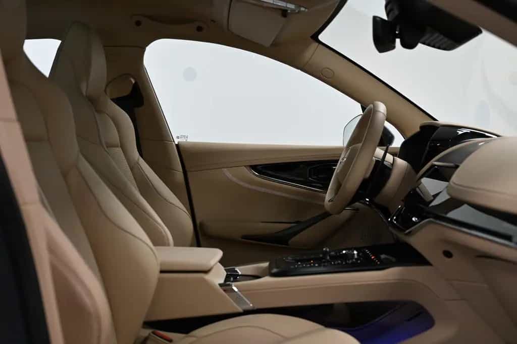 Aston Martin DBX 707 / China Grey / Sandstorm / 23 Zoll / New 04/2026-photo-33