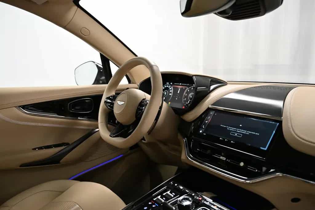 Aston Martin DBX 707 / China Grey / Sandstorm / 23 Zoll / New 04/2026-photo-35