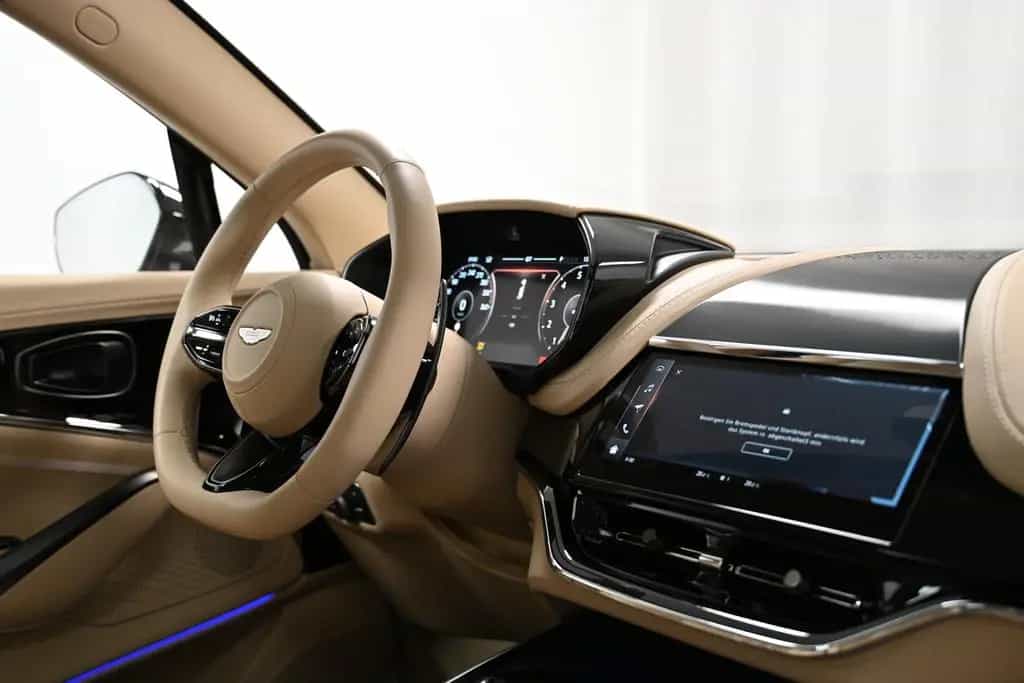 Aston Martin DBX 707 / China Grey / Sandstorm / 23 Zoll / New 04/2026-photo-36