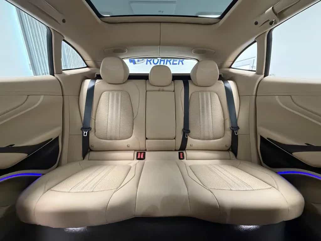 Aston Martin DBX 707 / China Grey / Sandstorm / 23 Zoll / New 04/2026-photo-39
