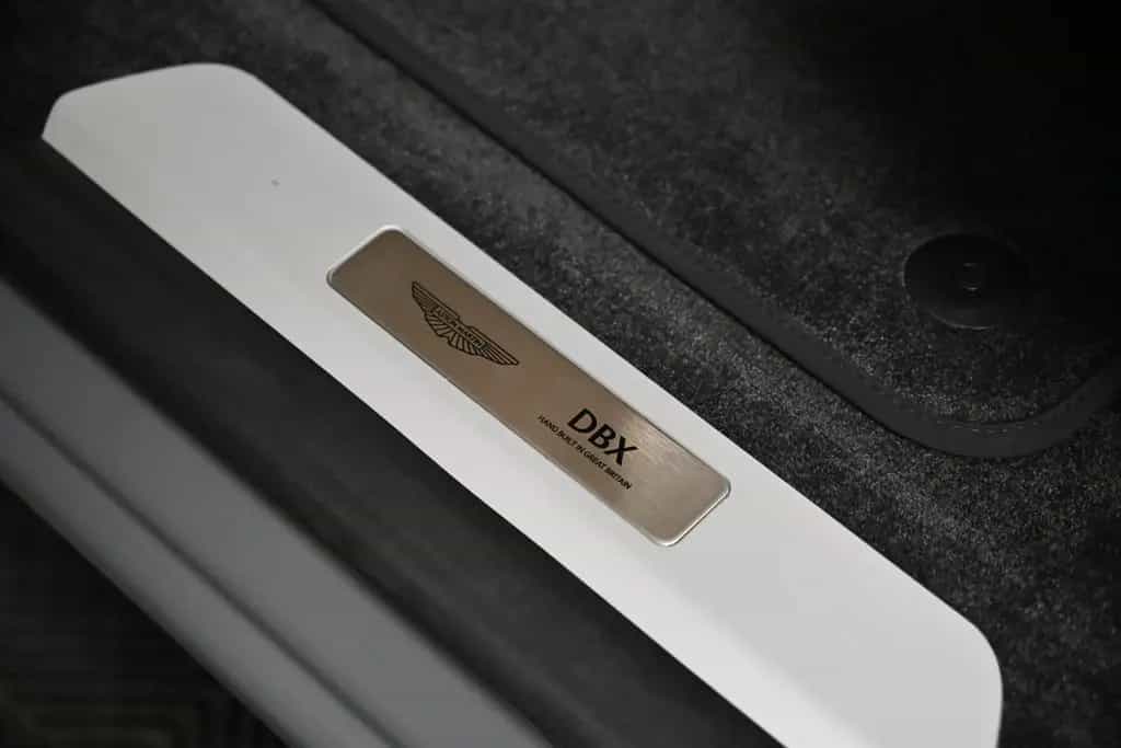 Aston Martin DBX 707 / China Grey / Sandstorm / 23 Zoll / New 04/2026-photo-48