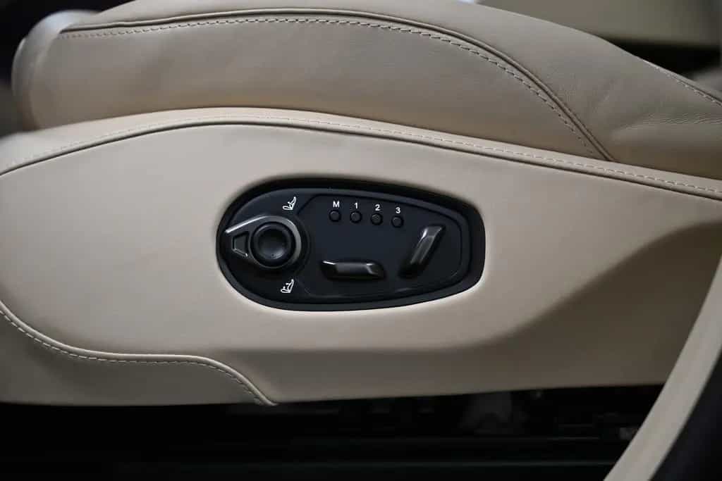 Aston Martin DBX 707 / China Grey / Sandstorm / 23 Zoll / New 04/2026-photo-49