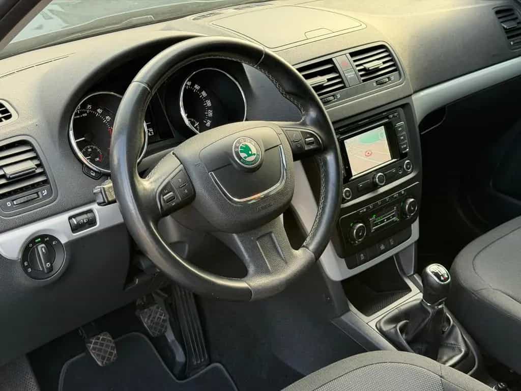 Skoda Yeti Ambition 2.0 TDI Plus Edition 4x4*AHK*Navi* 04/2013-photo-24