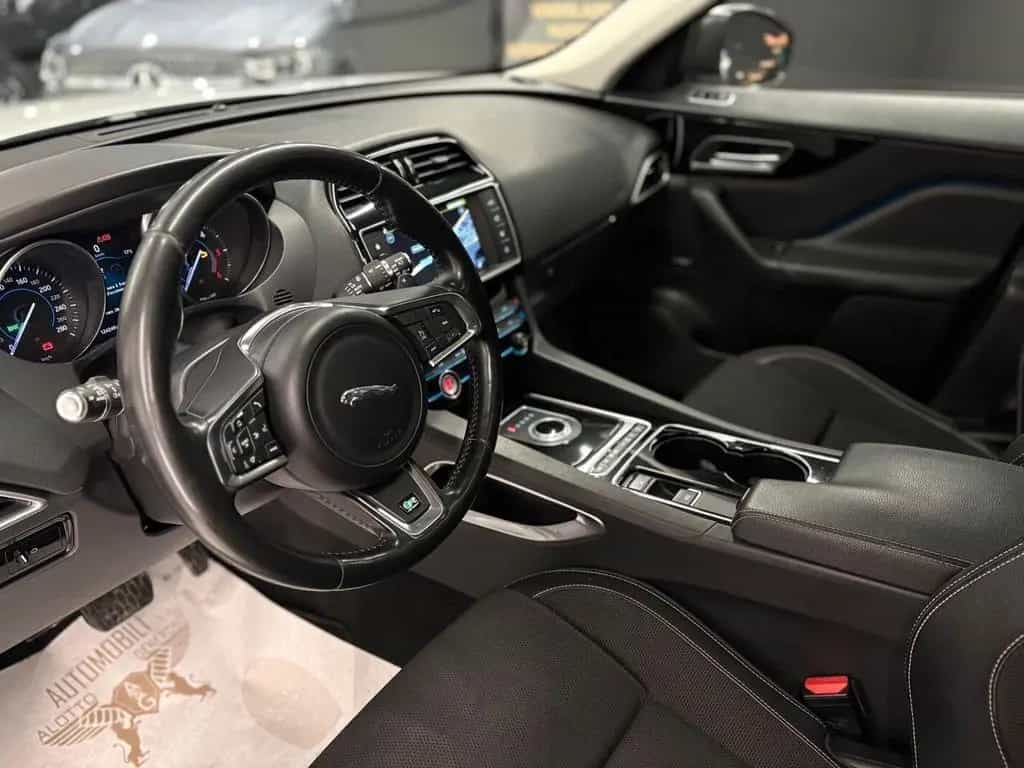 Jaguar F-Pace 3.0 D V6 300 CV AWD aut R-Sport 07/2016-photo-12