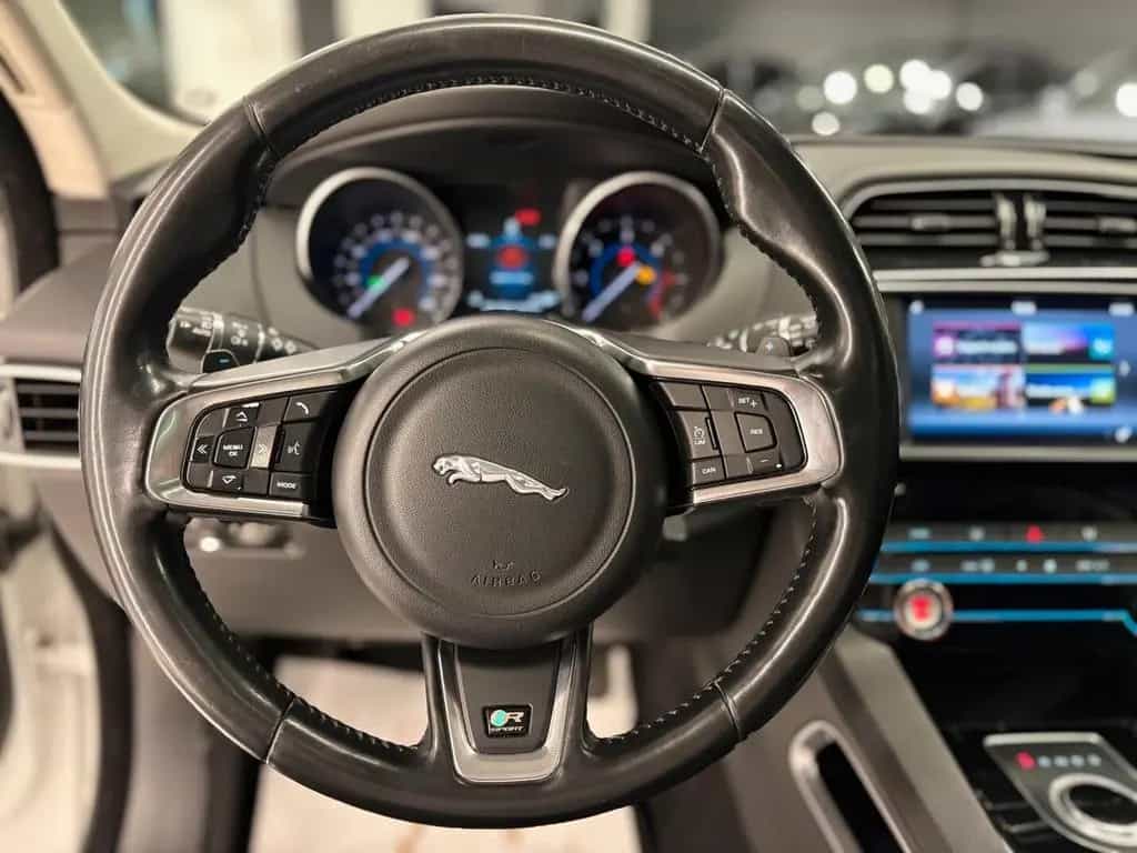 Jaguar F-Pace 3.0 D V6 300 CV AWD aut R-Sport 07/2016-photo-13