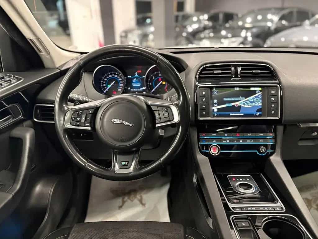 Jaguar F-Pace 3.0 D V6 300 CV AWD aut R-Sport 07/2016-photo-14
