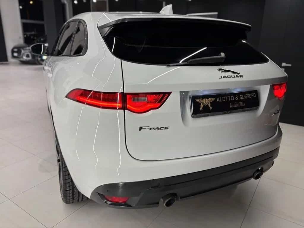 Jaguar F-Pace 3.0 D V6 300 CV AWD aut R-Sport 07/2016-photo-7