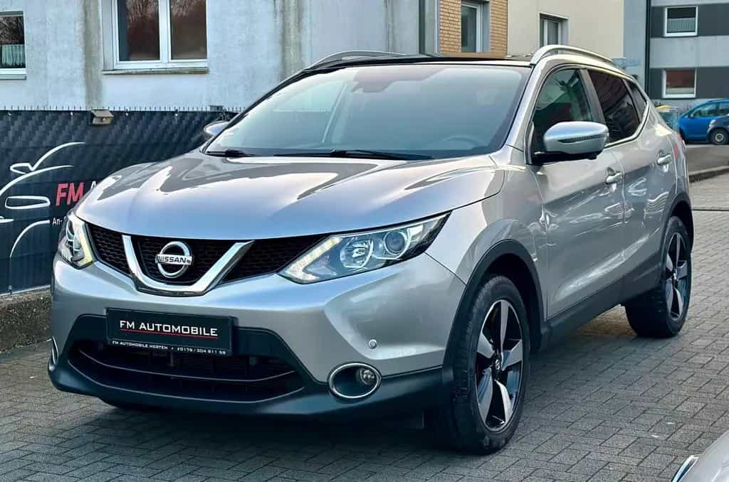 Nissan Qashqai 360° *PANORAMA*ASSISTENTEN*LED* 09/2015-photo-1