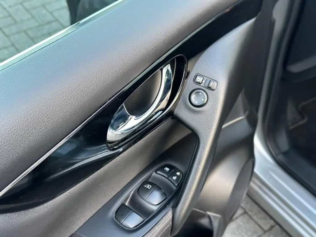 Nissan Qashqai 360° *PANORAMA*ASSISTENTEN*LED* 09/2015-photo-14