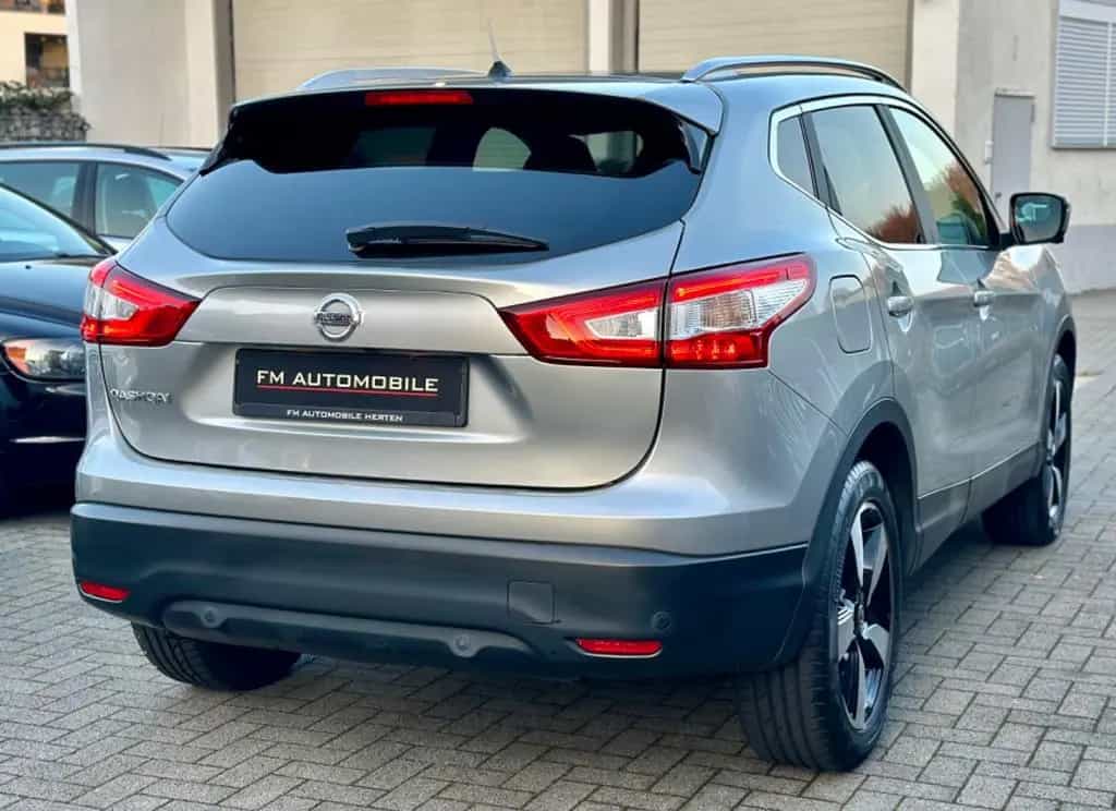 Nissan Qashqai 360° *PANORAMA*ASSISTENTEN*LED* 09/2015-photo-4