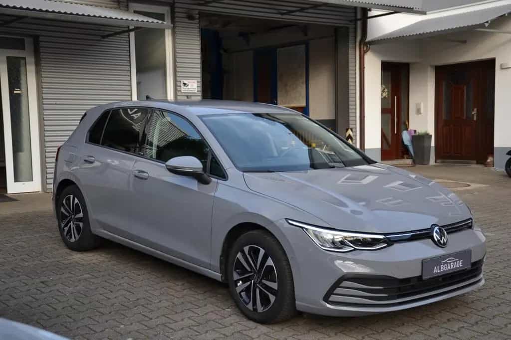Volkswagen Golf VIII Lim. United *LED* AHK* TOTWINKEL* 01/2021-photo-0