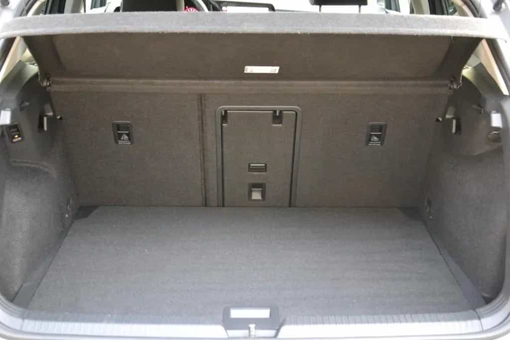 Volkswagen Golf VIII Lim. United *LED* AHK* TOTWINKEL* 01/2021-photo-10