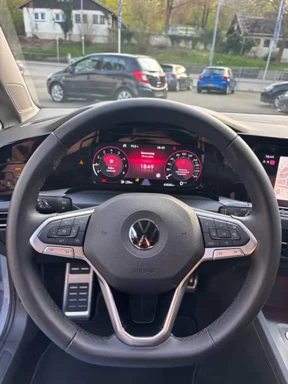 Volkswagen Golf VIII Lim. United *LED* AHK* TOTWINKEL* 01/2021-photo-13