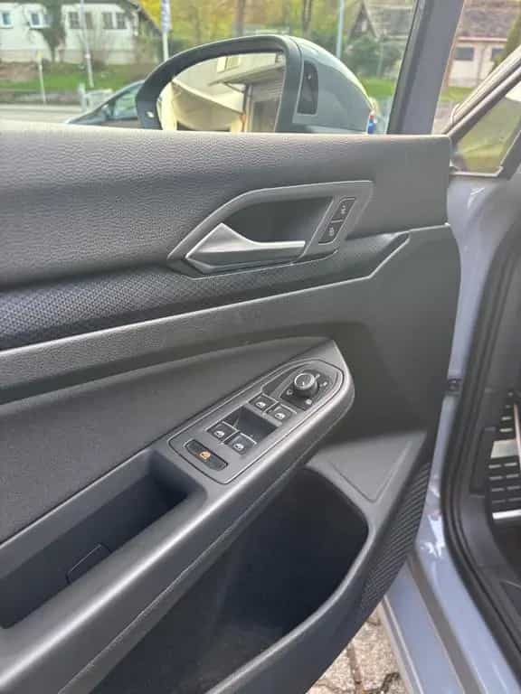 Volkswagen Golf VIII Lim. United *LED* AHK* TOTWINKEL* 01/2021-photo-17