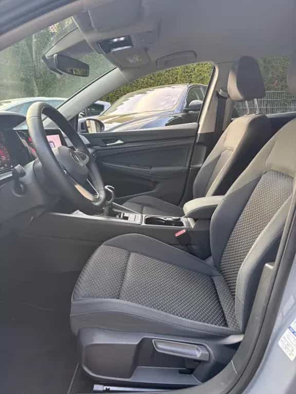 Volkswagen Golf VIII Lim. United *LED* AHK* TOTWINKEL* 01/2021-photo-18