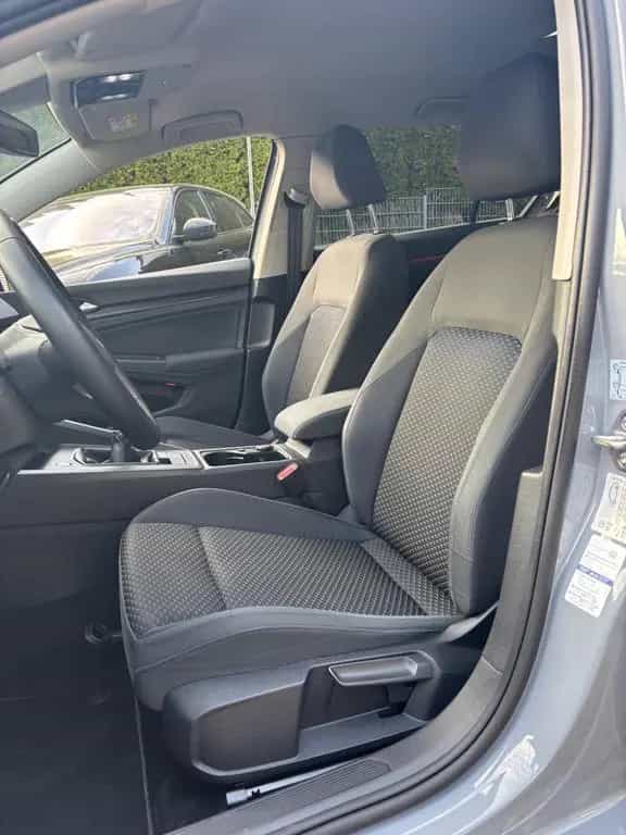 Volkswagen Golf VIII Lim. United *LED* AHK* TOTWINKEL* 01/2021-photo-19