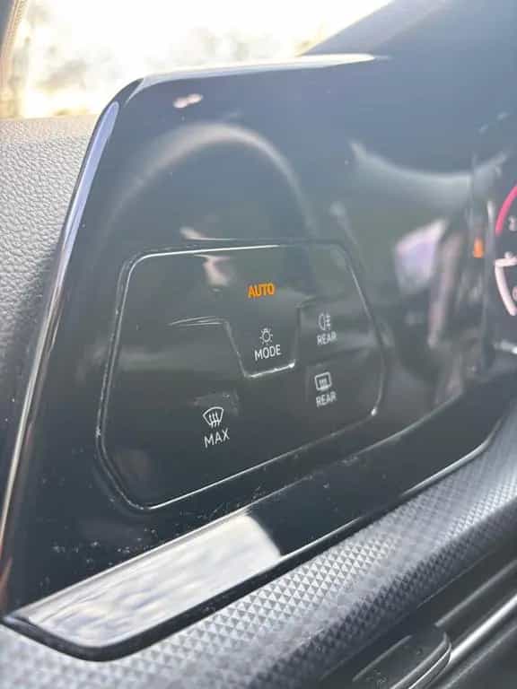 Volkswagen Golf VIII Lim. United *LED* AHK* TOTWINKEL* 01/2021-photo-20