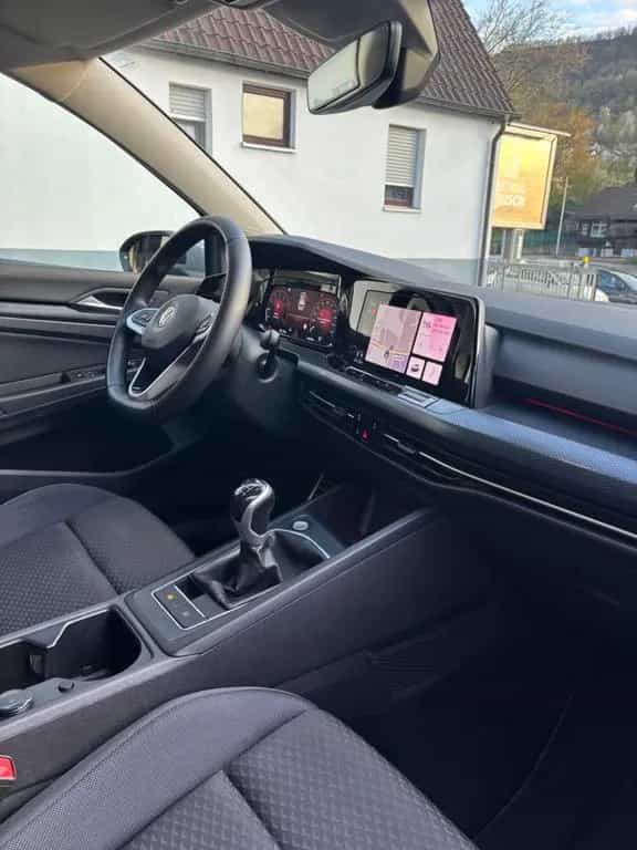 Volkswagen Golf VIII Lim. United *LED* AHK* TOTWINKEL* 01/2021-photo-28