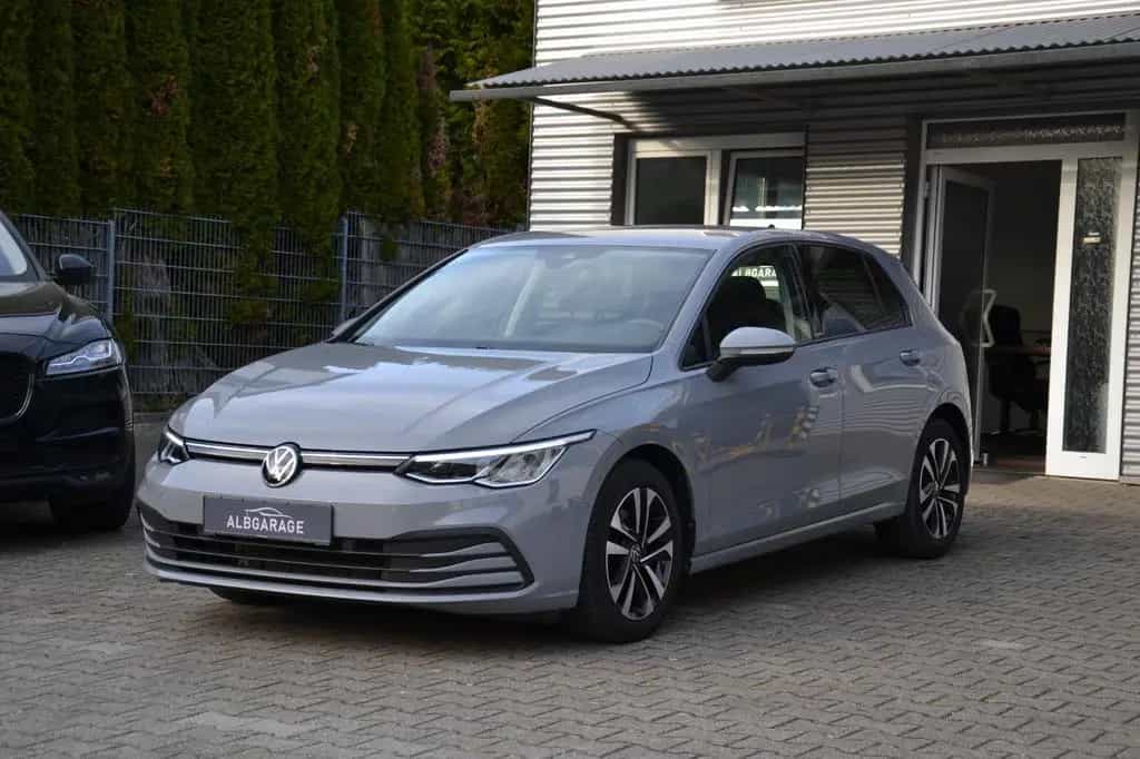Volkswagen Golf VIII Lim. United *LED* AHK* TOTWINKEL* 01/2021-photo-2